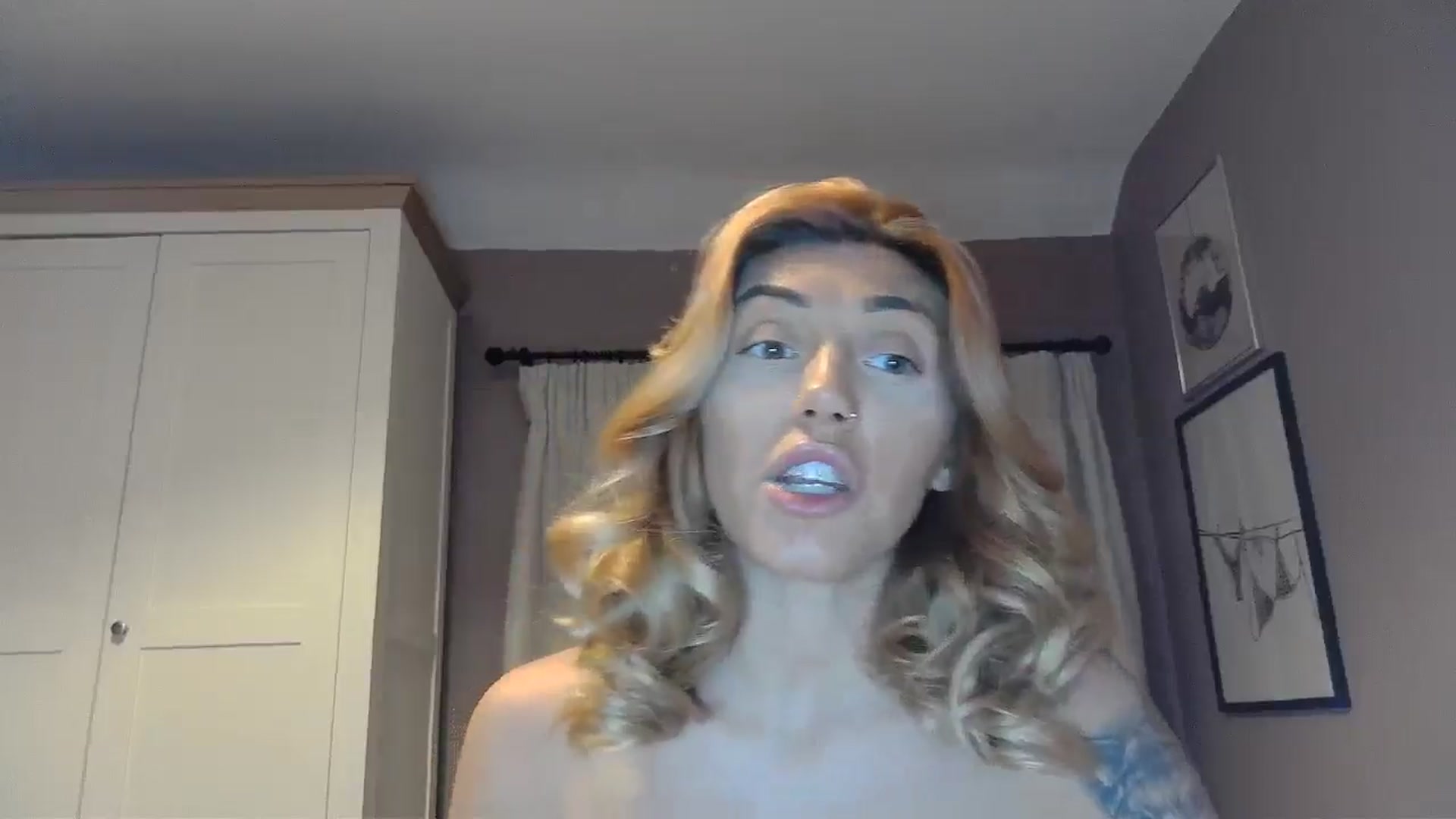 Gallery image thumbnail from EnglishRose3's myfreecams stream on, 12/04/2025, 08:56 image 3 of 20