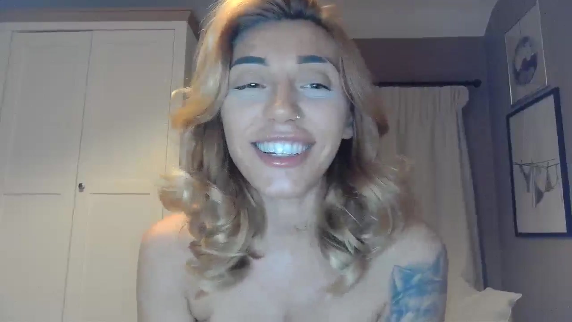 Gallery image thumbnail from EnglishRose3's myfreecams stream on, 12/05/2025, 10:14 image 16 of 20
