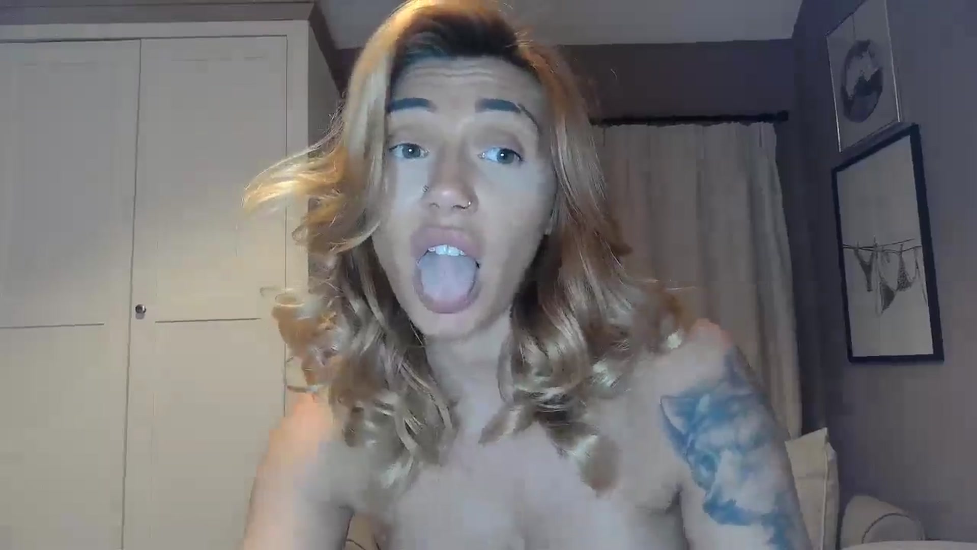 Gallery image thumbnail from EnglishRose3's myfreecams stream on, 12/10/2025, 10:23 image 13 of 20