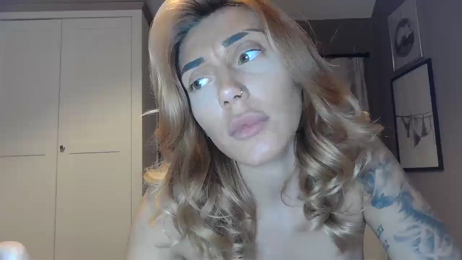 Gallery image thumbnail from EnglishRose3's myfreecams stream on, 12/10/2025, 10:23 image 15 of 20
