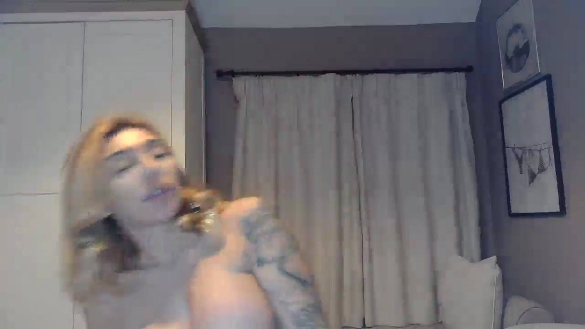 Gallery image thumbnail from EnglishRose3's myfreecams stream on, 12/10/2025, 10:23 image 14 of 20