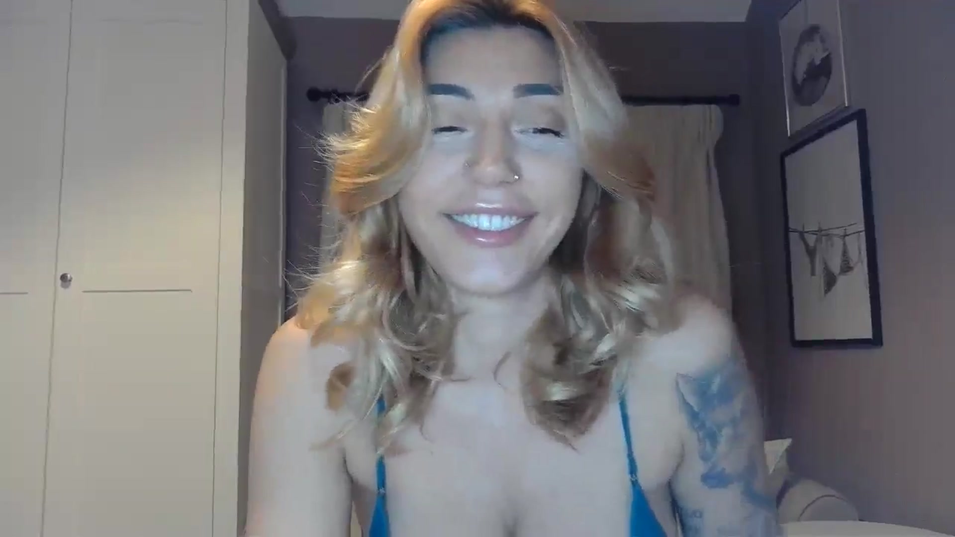 Gallery image thumbnail from EnglishRose3's myfreecams stream on, 12/11/2025, 08:07 image 8 of 20