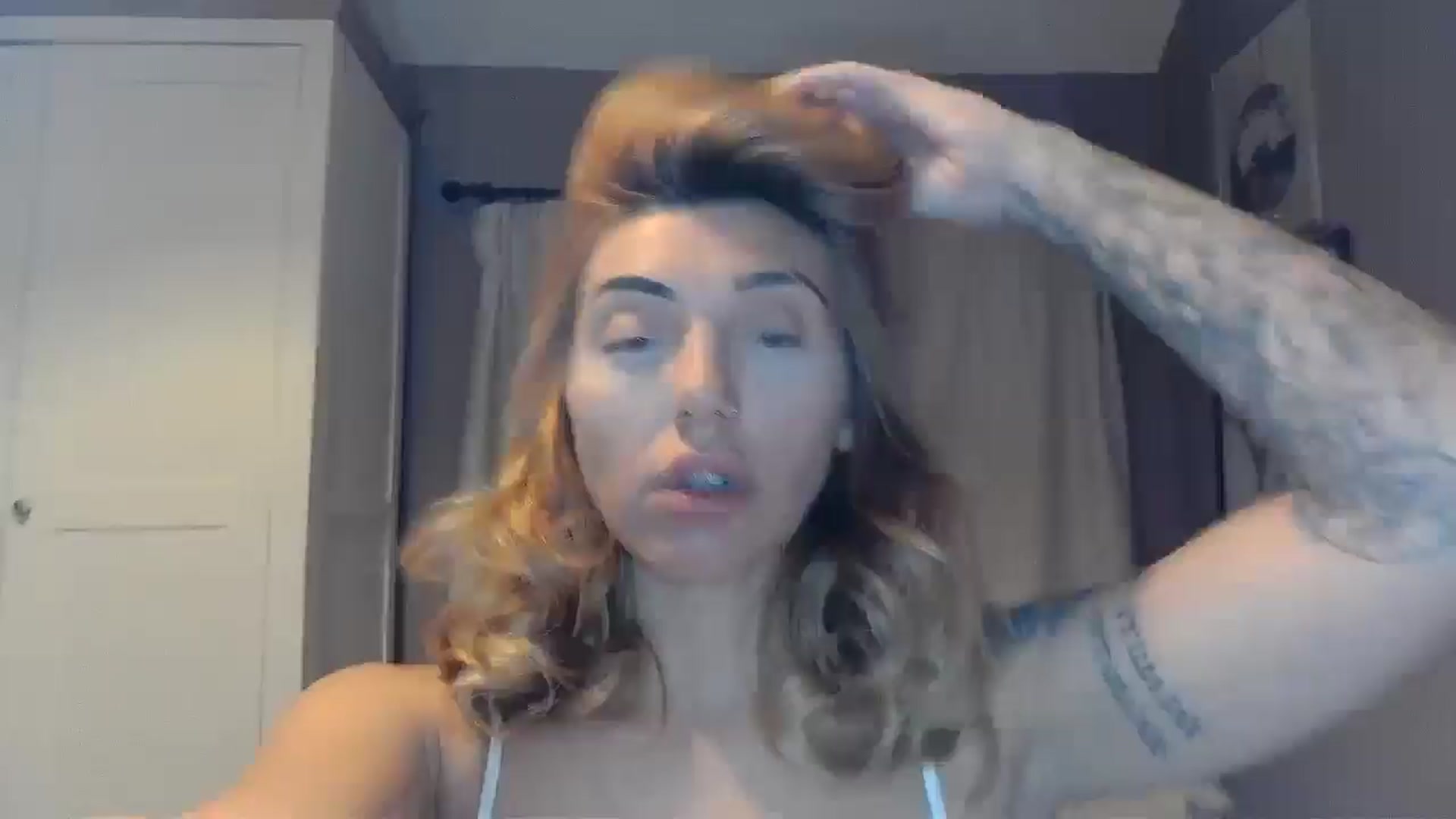 Gallery image thumbnail from EnglishRose3's myfreecams stream on, 12/19/2025, 08:56 image 2 of 20