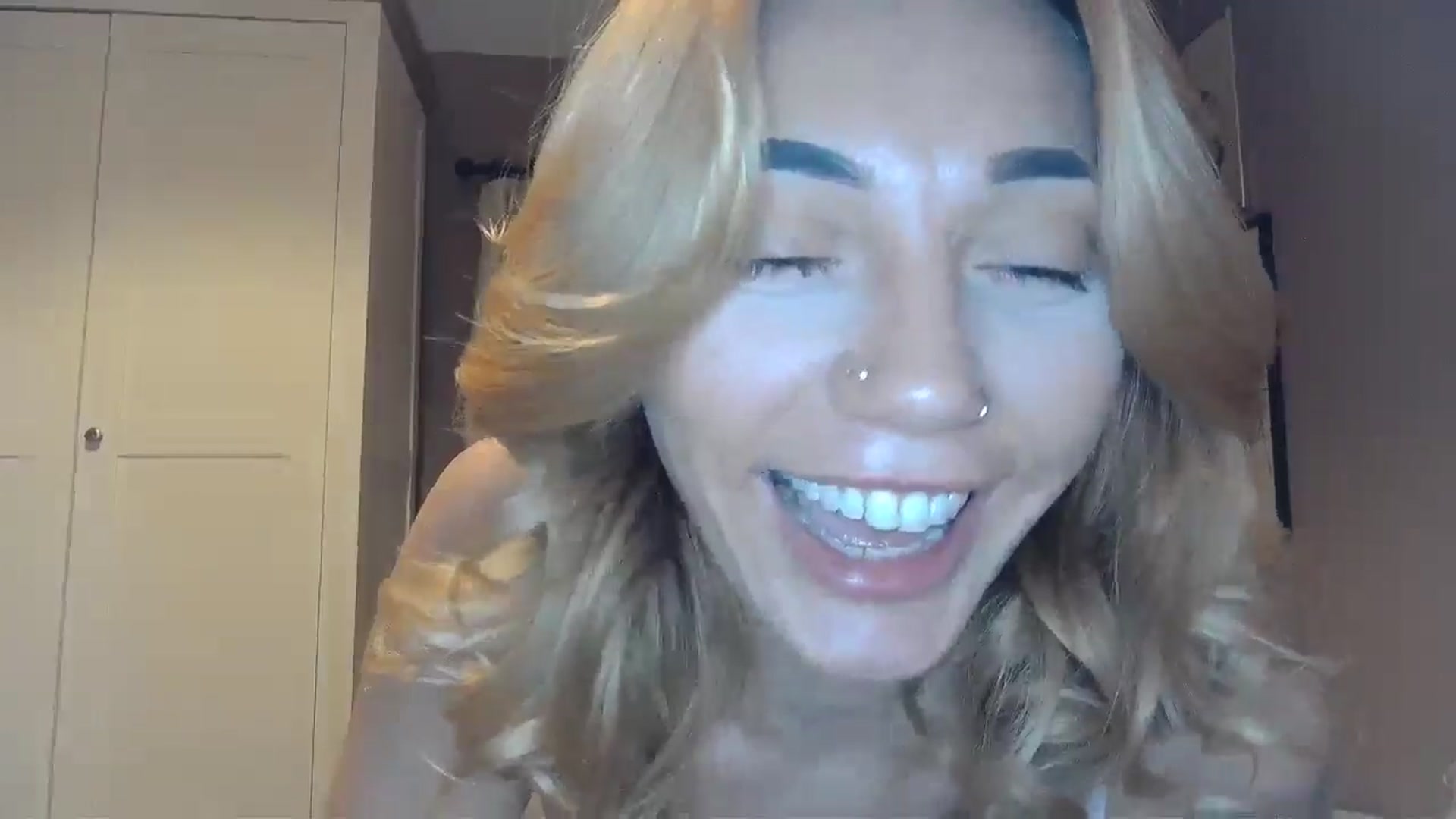 Gallery image thumbnail from EnglishRose3's myfreecams stream on, 12/23/2025, 08:28 image 3 of 20