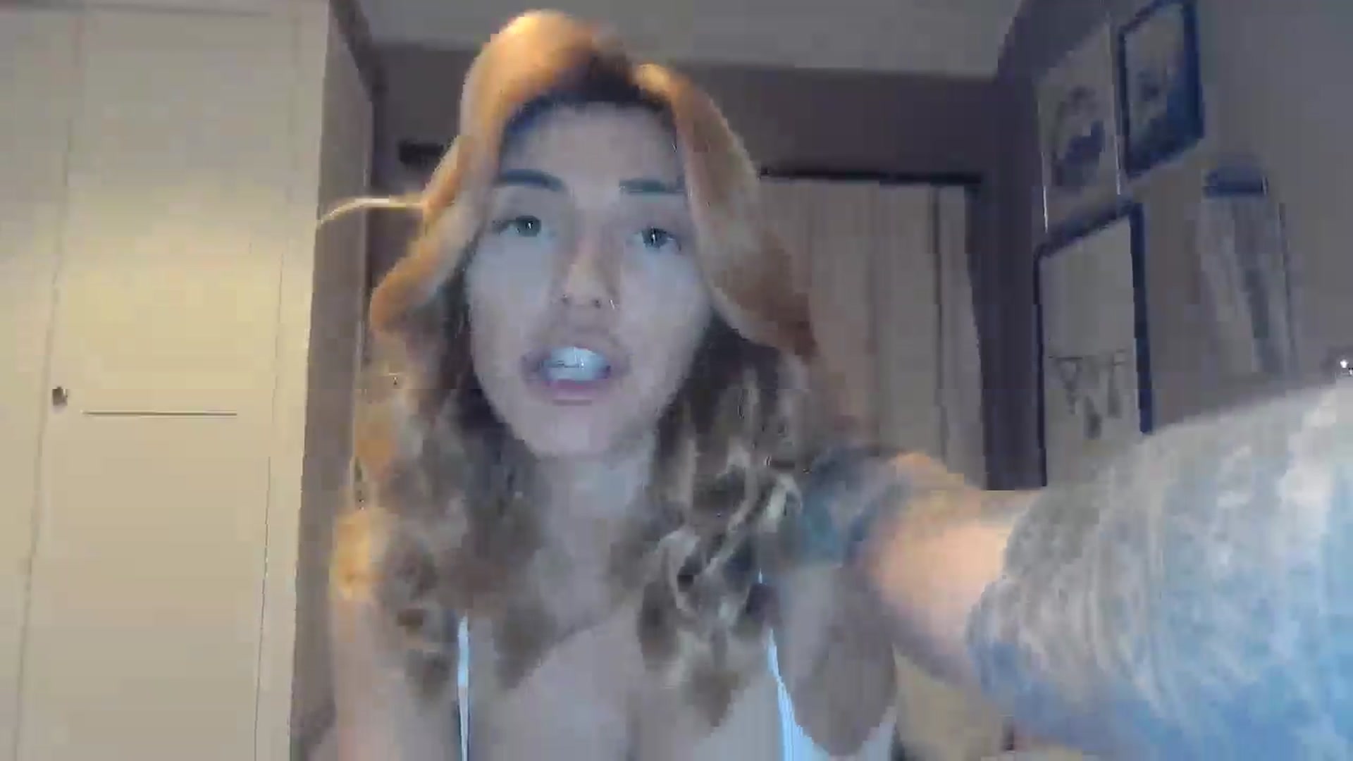 Gallery image thumbnail from EnglishRose3's myfreecams stream on, 12/29/2025, 08:52 image 10 of 20