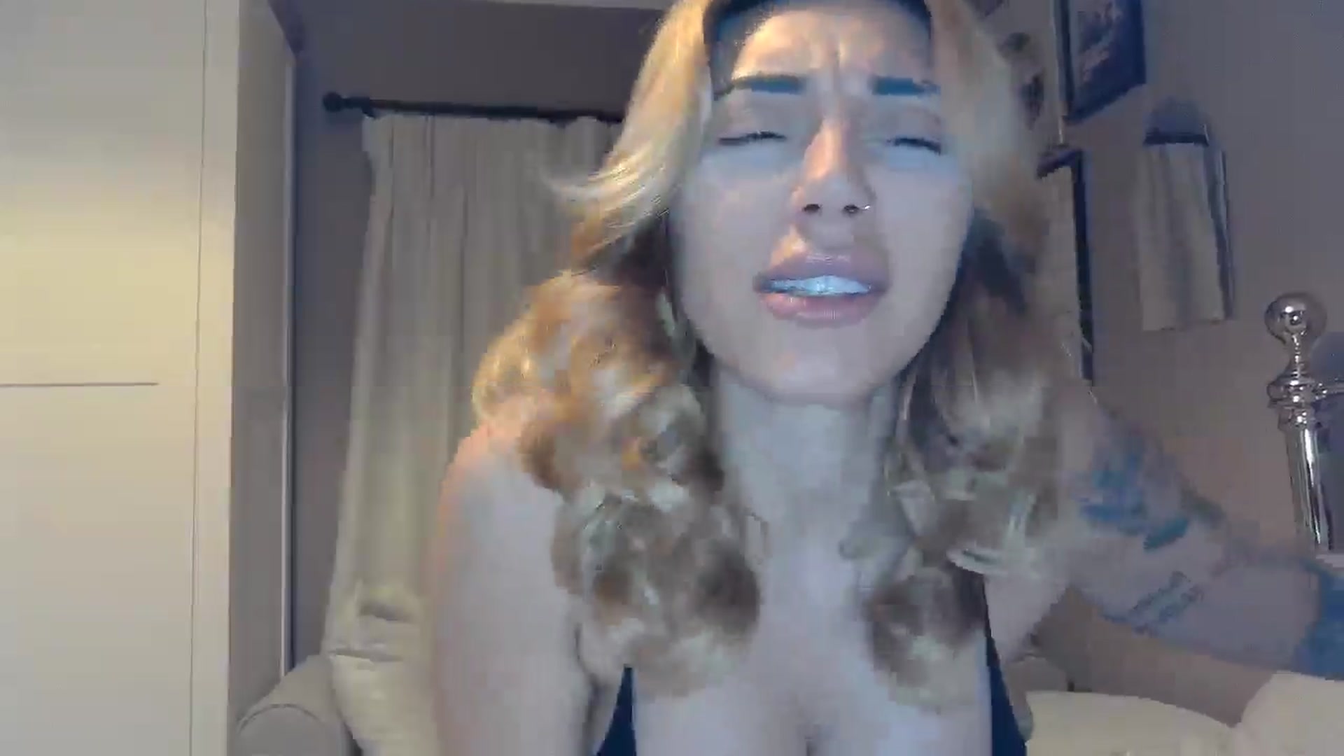 Gallery image thumbnail from EnglishRose3's myfreecams stream on, 01/08/2026, 08:20 image 10 of 20