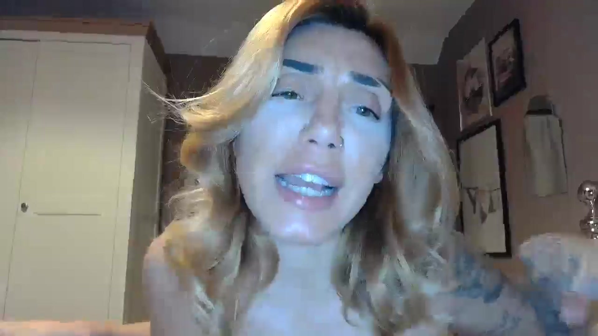 Gallery image thumbnail from EnglishRose3's myfreecams stream on, 01/10/2026, 18:40 image 15 of 20
