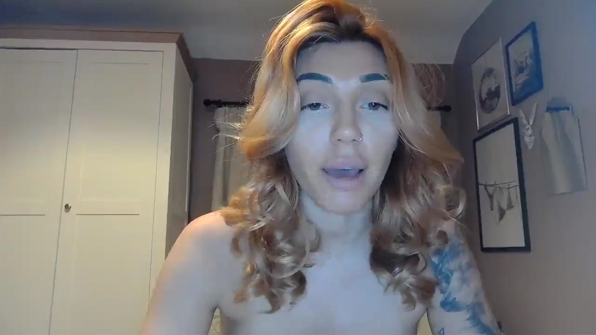Gallery image thumbnail from EnglishRose3's myfreecams stream on, 01/22/2026, 08:44 image 16 of 20