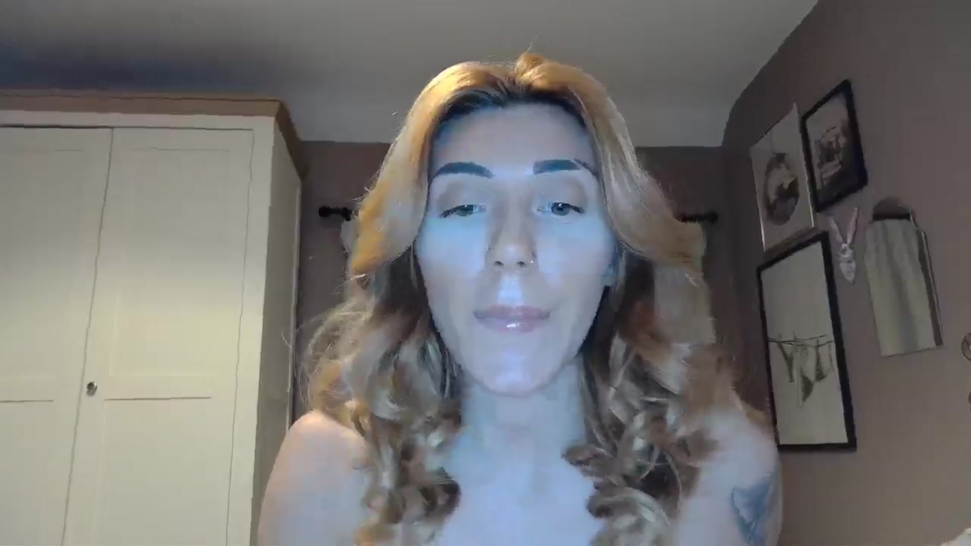 Gallery image thumbnail from EnglishRose3's myfreecams stream on, 02/05/2026, 10:01 image 16 of 20