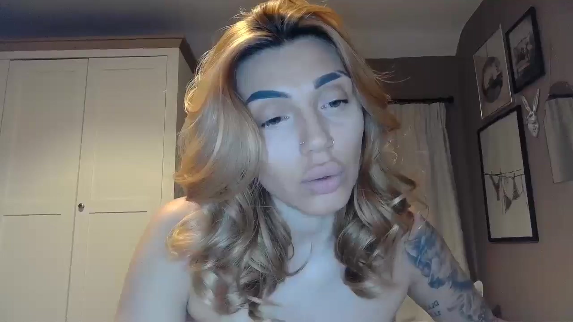Gallery image thumbnail from EnglishRose3's myfreecams stream on, 02/16/2026, 10:03 image 6 of 20