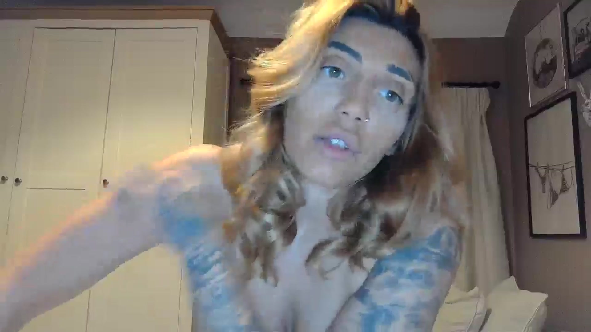 Gallery image thumbnail from EnglishRose3's myfreecams stream on, 02/27/2026, 08:39 image 16 of 20