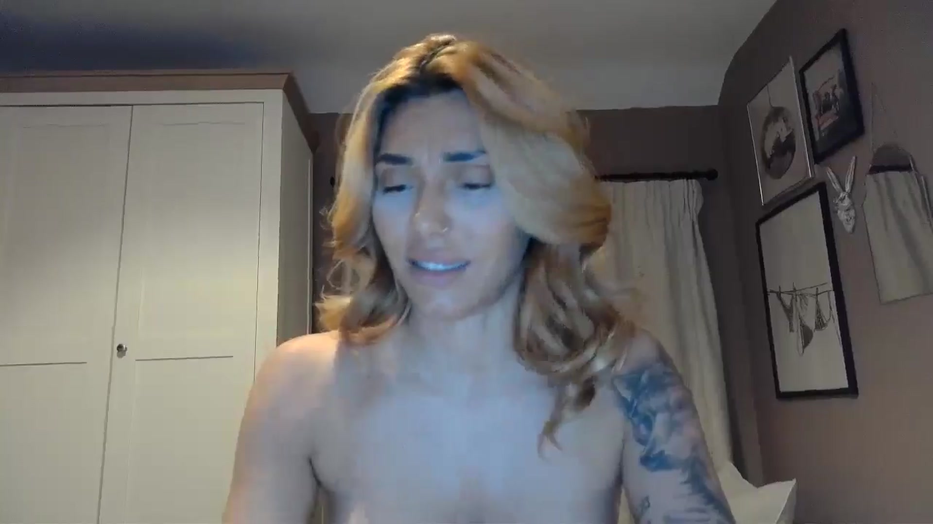 Gallery image thumbnail from EnglishRose3's myfreecams stream on, 03/04/2026, 08:32 image 12 of 20