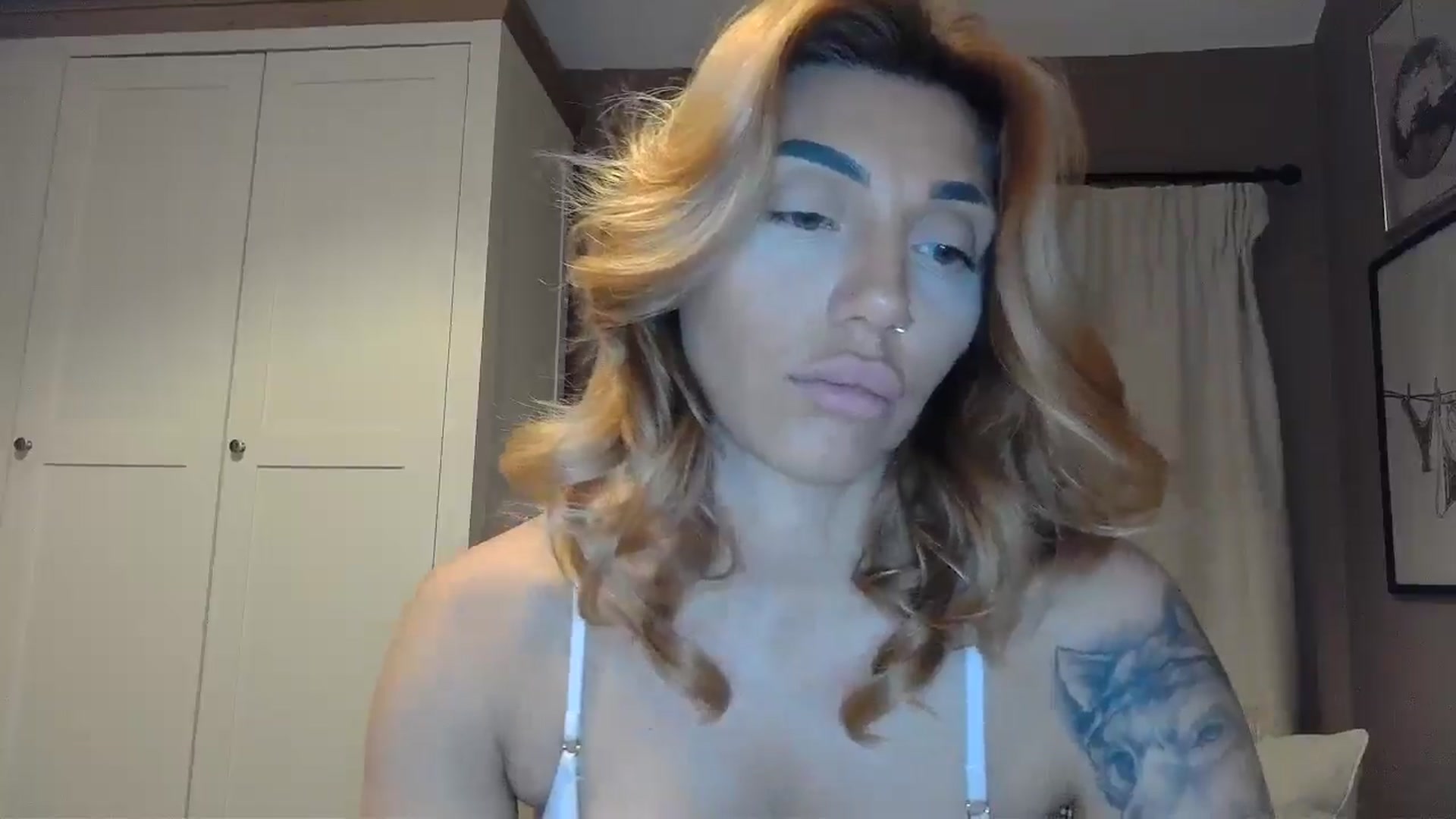 Gallery image thumbnail from EnglishRose3's myfreecams stream on, 04/01/2026, 08:30 image 12 of 20