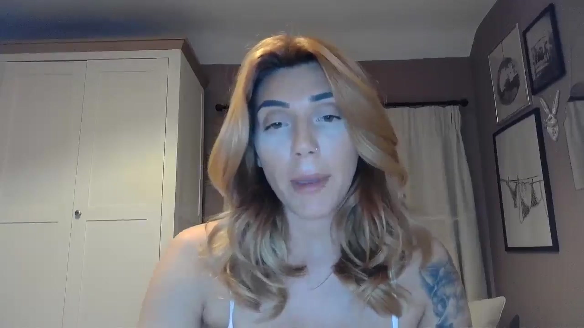 Gallery image thumbnail from EnglishRose3's myfreecams stream on, 04/04/2026, 19:15 image 5 of 20