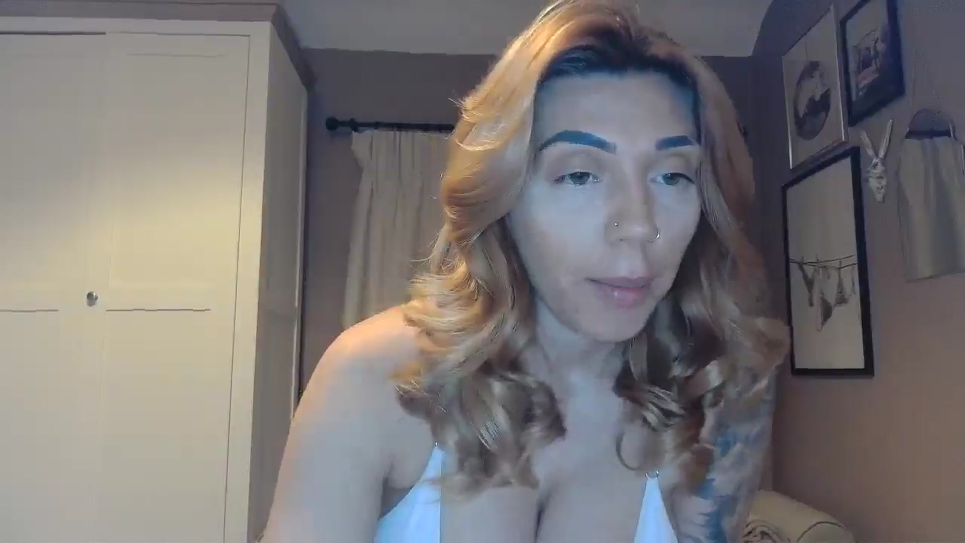 Gallery image thumbnail from EnglishRose3's myfreecams stream on, 04/09/2026, 06:37 image 9 of 20