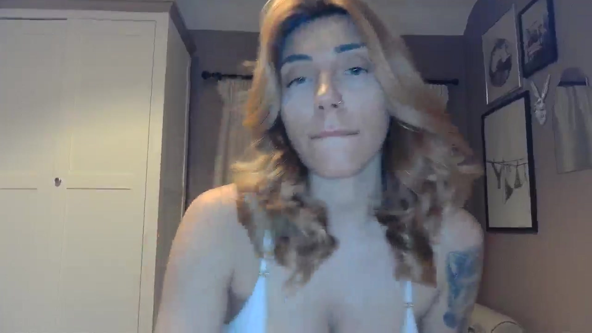 Gallery image thumbnail from EnglishRose3's myfreecams stream on, 04/09/2026, 06:37 image 15 of 20