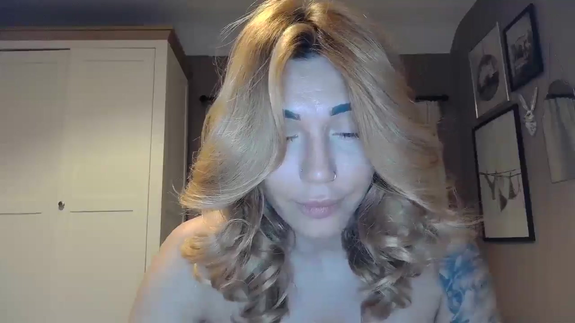 Gallery image thumbnail from EnglishRose3's myfreecams stream on, 04/10/2026, 07:50 image 6 of 20