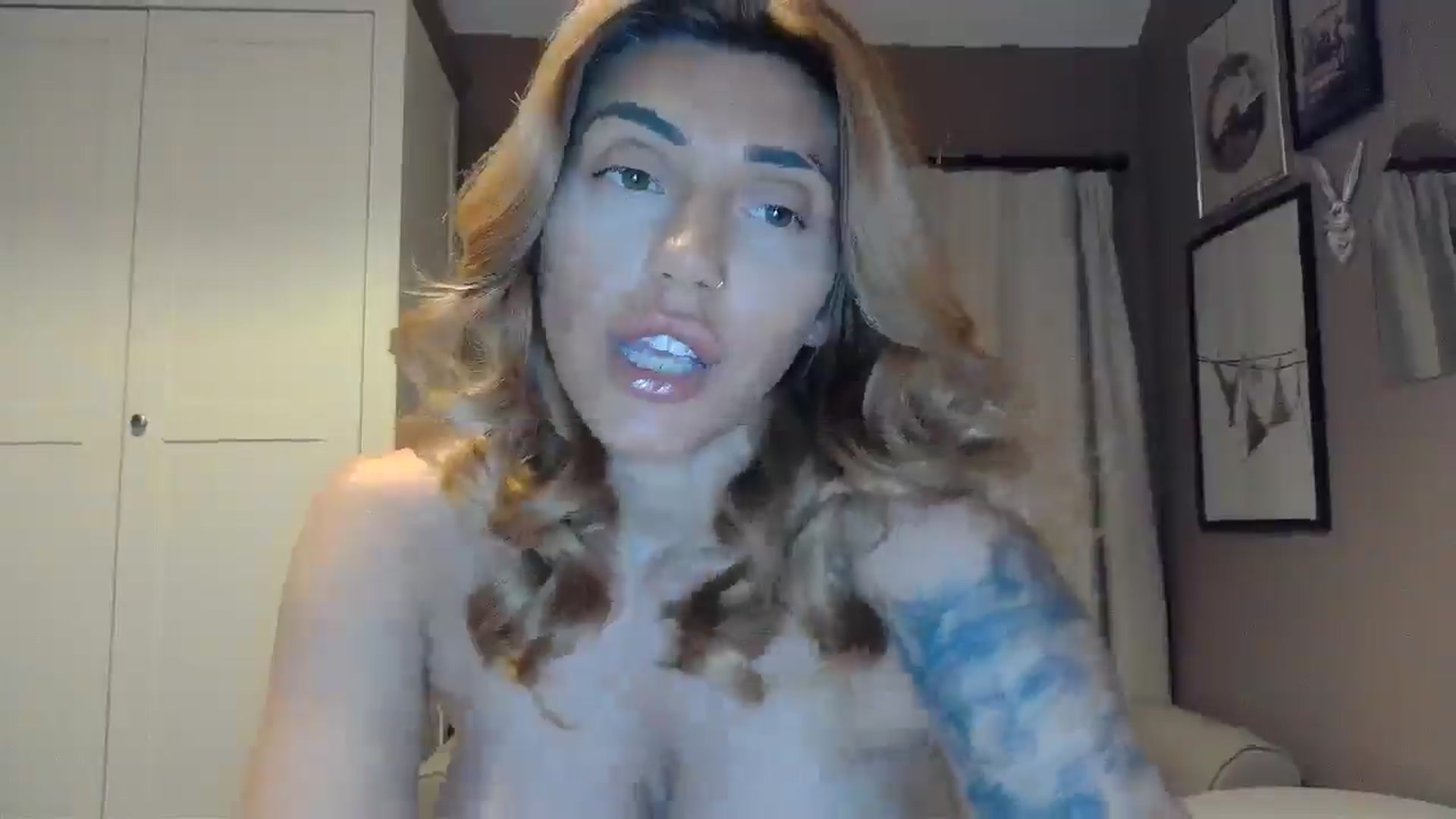 Gallery image thumbnail from EnglishRose3's myfreecams stream on, 04/15/2026, 06:49 image 12 of 20