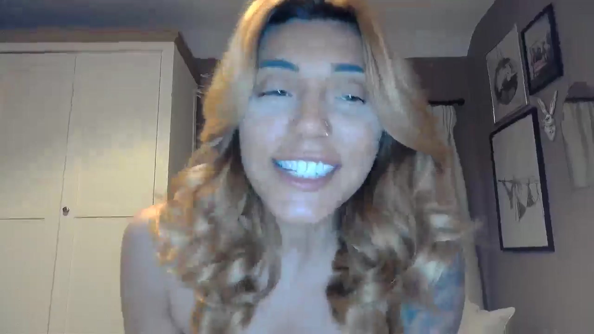 Gallery image thumbnail from EnglishRose3's myfreecams stream on, 04/19/2026, 07:12 image 15 of 20