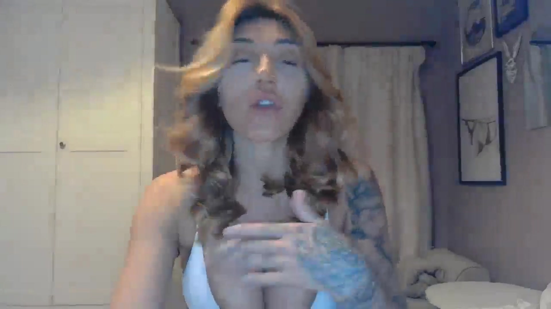 Gallery image thumbnail from EnglishRose3's myfreecams stream on, 04/21/2026, 06:48 image 3 of 20