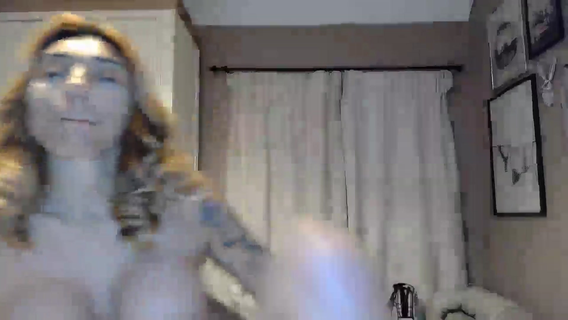 Gallery image thumbnail from EnglishRose3's myfreecams stream on, 04/22/2026, 08:30 image 12 of 20