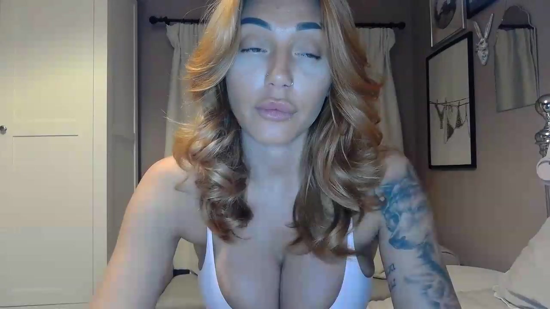 Gallery image thumbnail from EnglishRose3's myfreecams stream on, 05/14/2026, 09:18 image 5 of 20