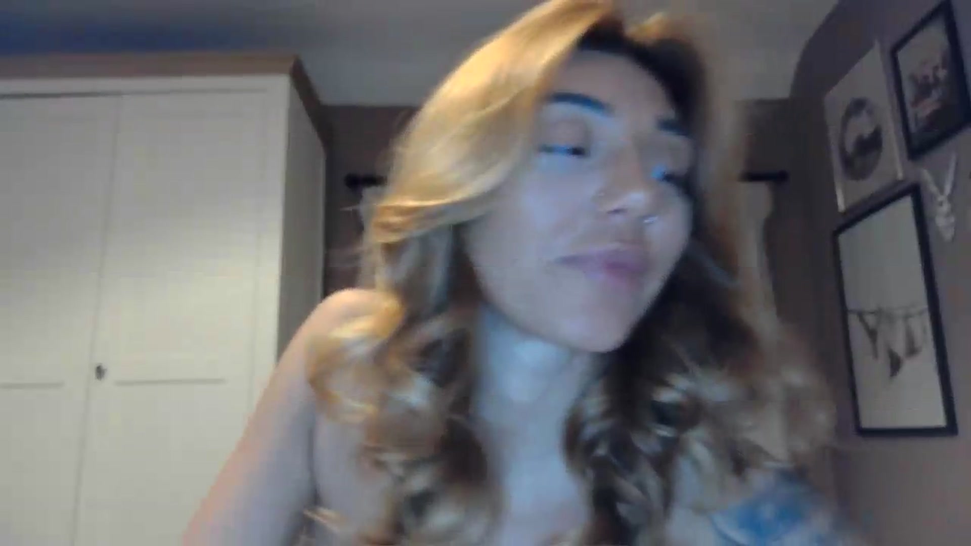 Gallery image thumbnail from EnglishRose3's myfreecams stream on, 05/19/2026, 06:17 image 2 of 20