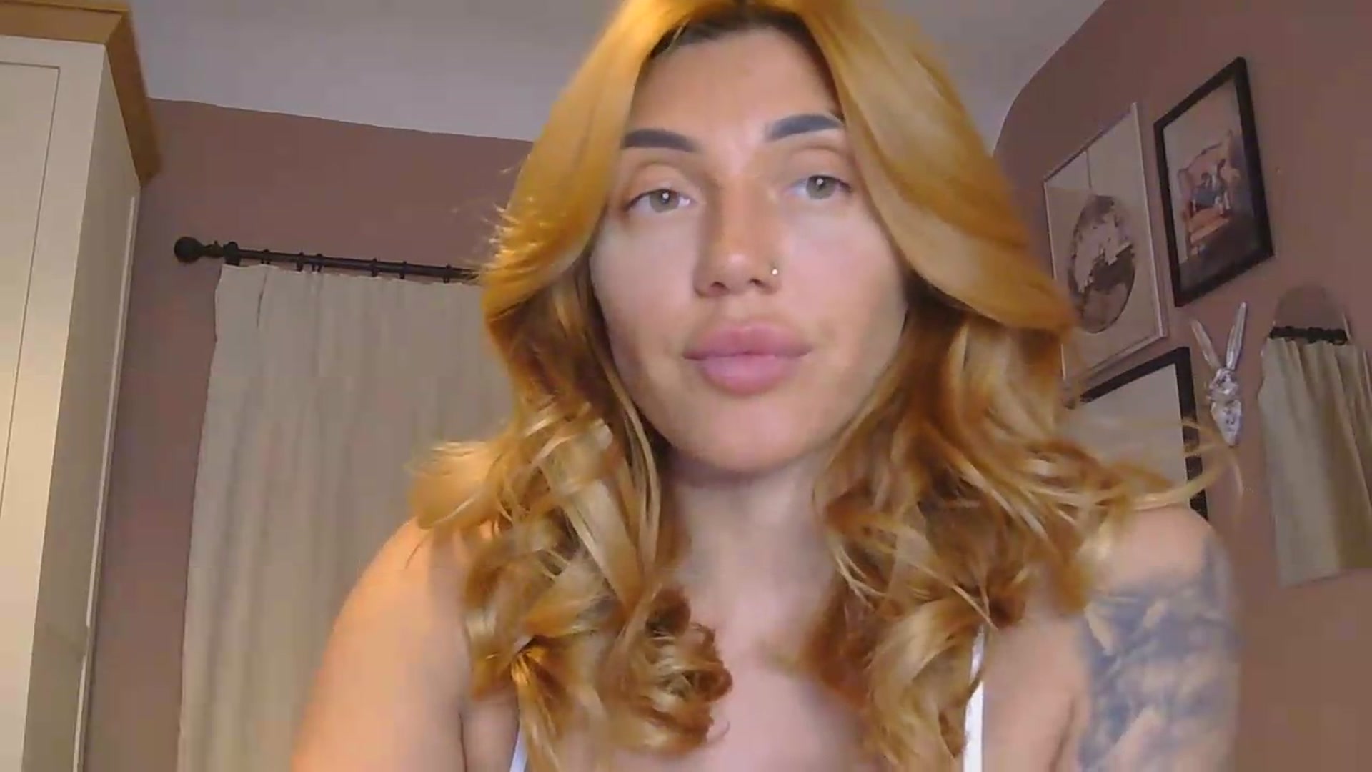 Gallery image thumbnail from EnglishRose3's myfreecams stream on, 06/01/2026, 07:27 image 7 of 20