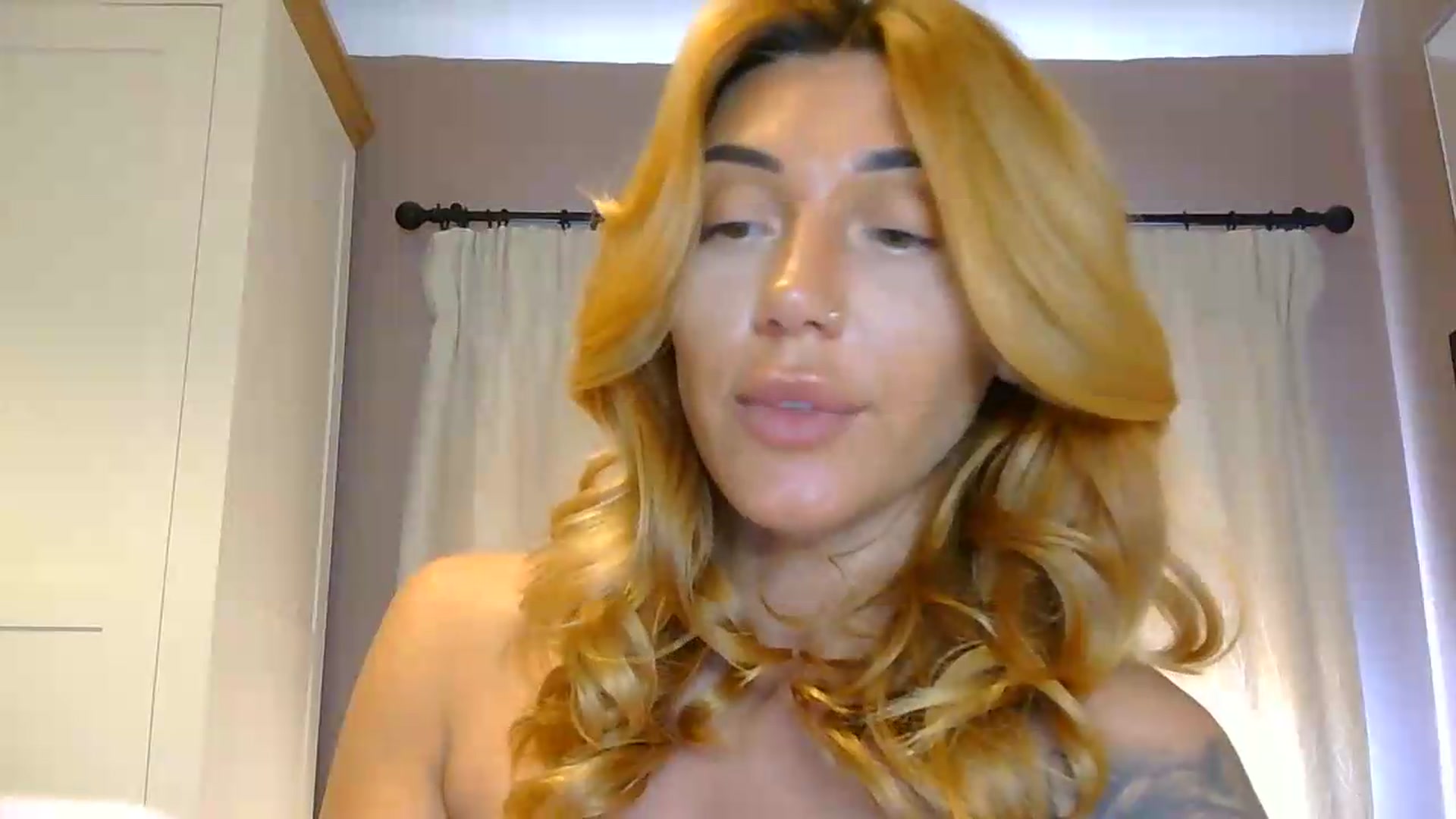 Gallery image thumbnail from EnglishRose3's myfreecams stream on, 06/19/2026, 08:35 image 14 of 20