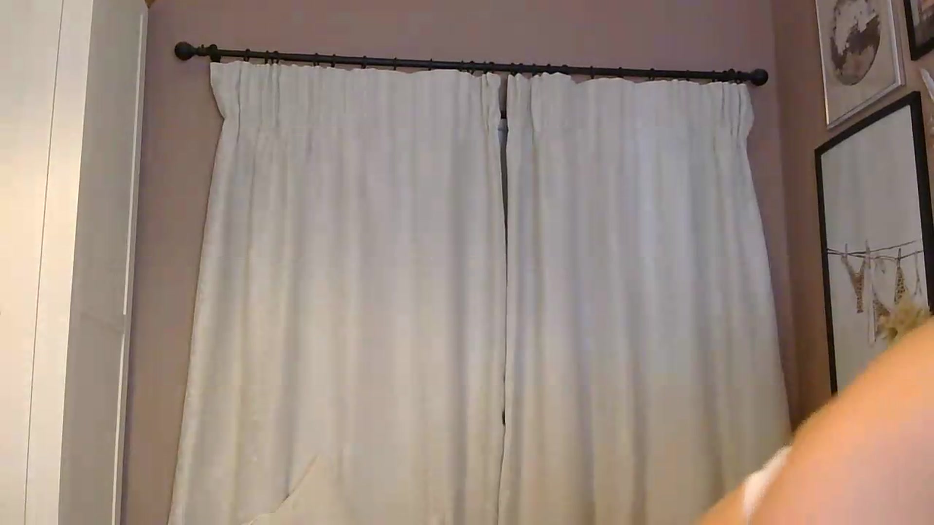 Gallery image thumbnail from EnglishRose3's myfreecams stream on, 07/06/2026, 21:27 image 14 of 20