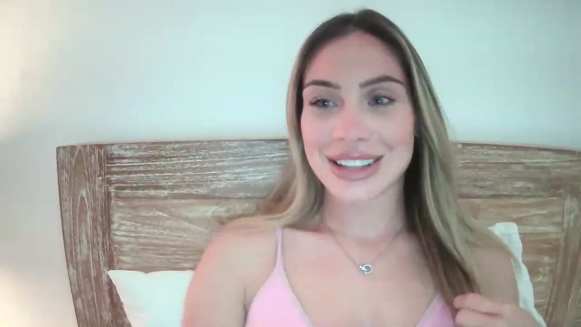 Gallery image thumbnail from English_Babe1's myfreecams stream on, 02/03/2023, 11:02 image 15 of 20