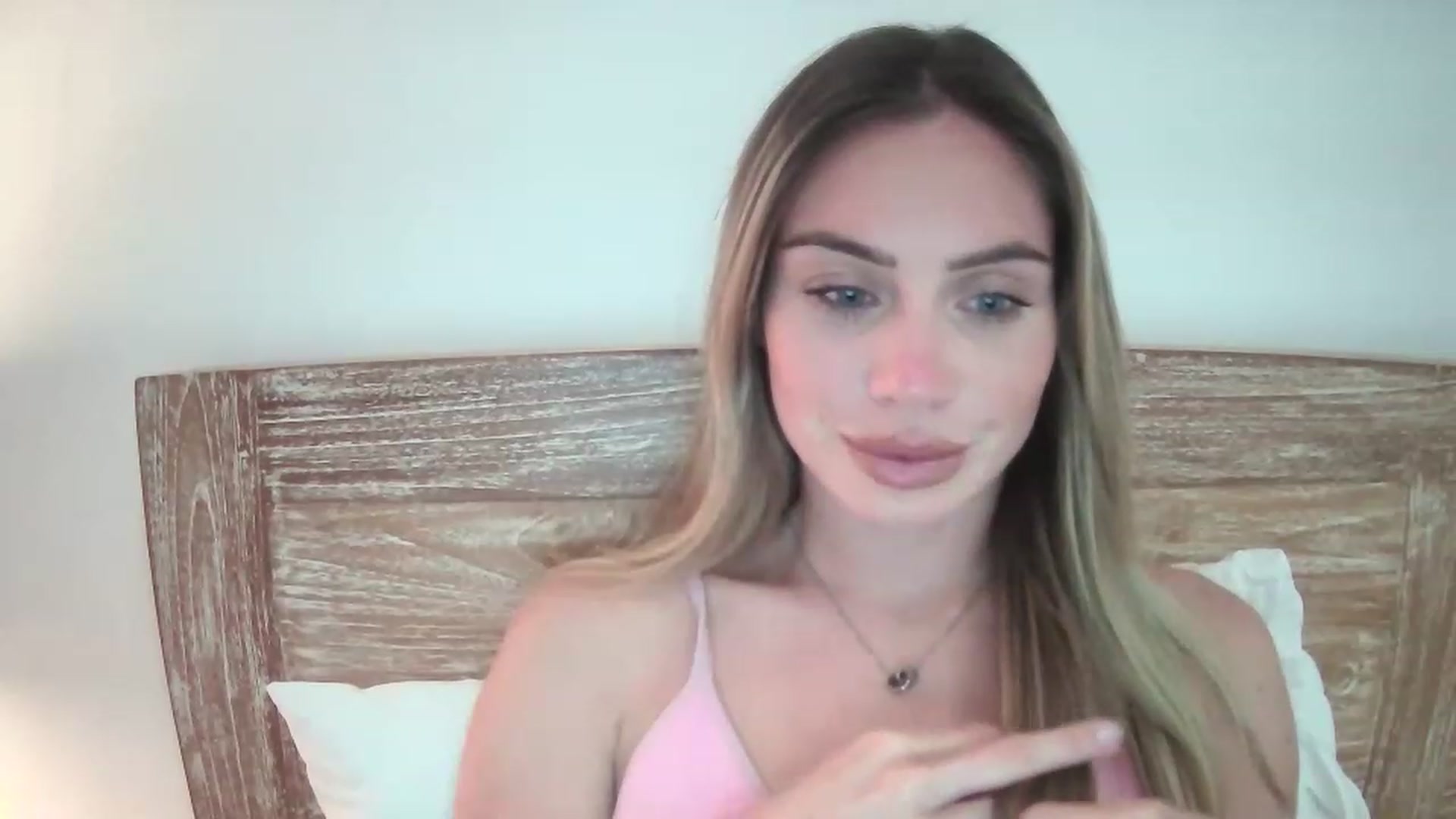 Gallery image thumbnail from English_Babe1's myfreecams stream on, 02/03/2023, 11:02 image 17 of 20