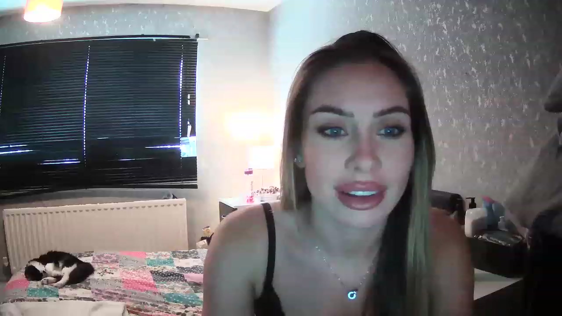 Gallery image thumbnail from English_Babe1's myfreecams stream on, 03/10/2023, 10:36 image 14 of 20