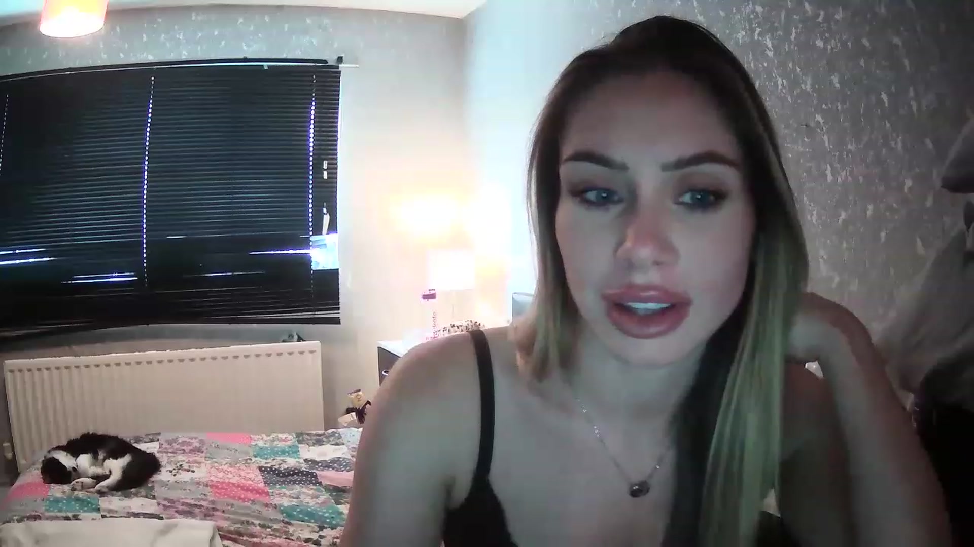 Gallery image thumbnail from English_Babe1's myfreecams stream on, 03/10/2023, 10:36 image 17 of 20