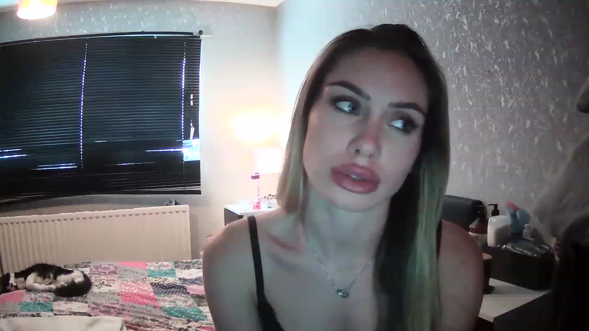 Gallery image thumbnail from English_Babe1's myfreecams stream on, 03/10/2023, 10:36 image 19 of 20