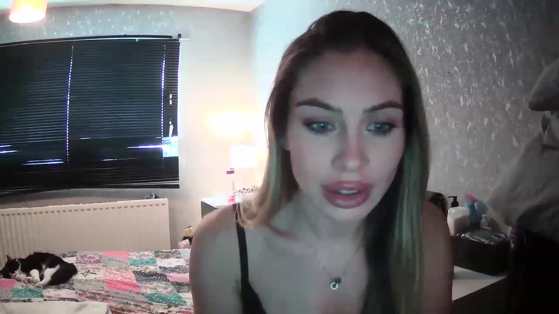 Gallery image thumbnail from English_Babe1's myfreecams stream on, 03/10/2023, 10:36 image 6 of 20