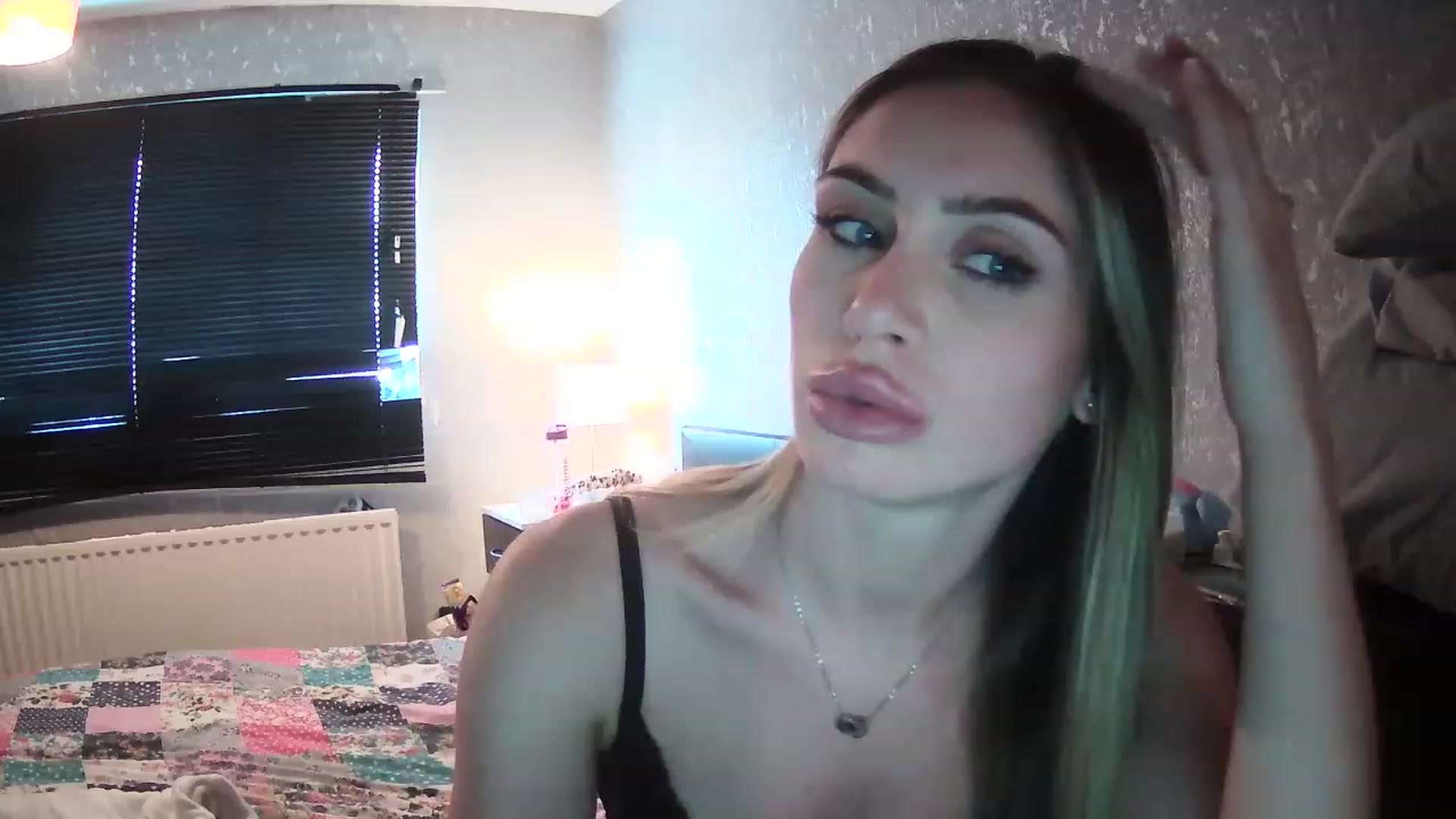 Gallery image thumbnail from English_Babe1's myfreecams stream on, 03/10/2023, 11:44 image 5 of 20