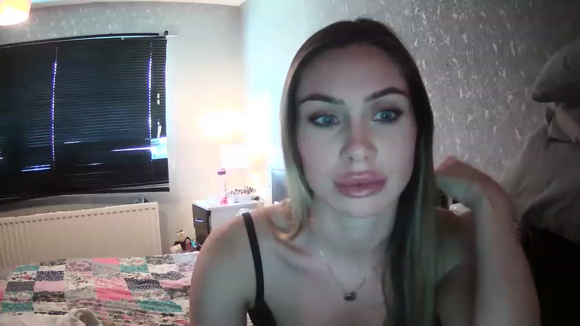 Gallery image thumbnail from English_Babe1's myfreecams stream on, 03/10/2023, 11:44 image 17 of 20