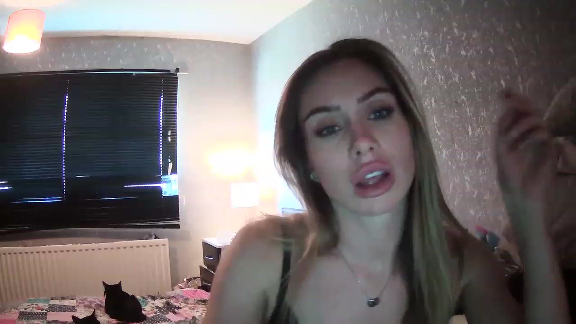 Gallery image thumbnail from English_Babe1's myfreecams stream on, 03/10/2023, 12:30 image 2 of 20