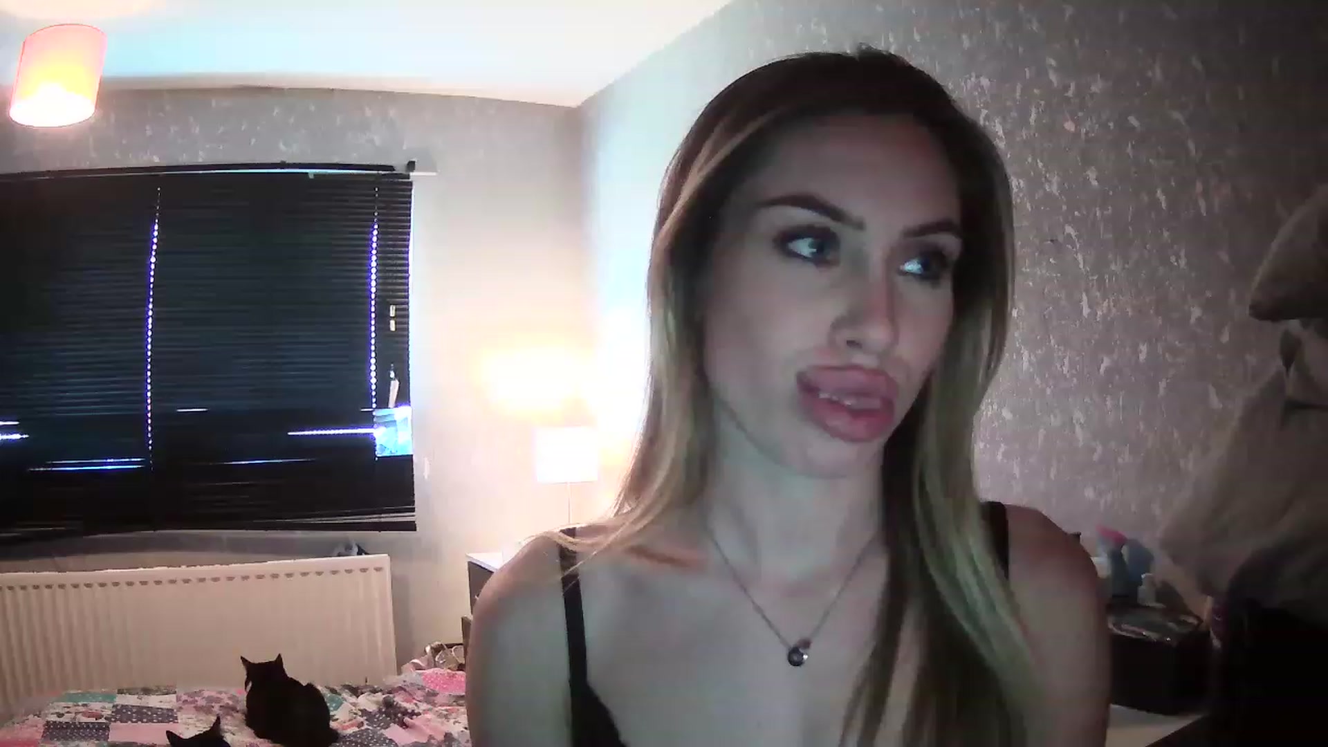 Gallery image thumbnail from English_Babe1's myfreecams stream on, 03/10/2023, 12:30 image 6 of 20
