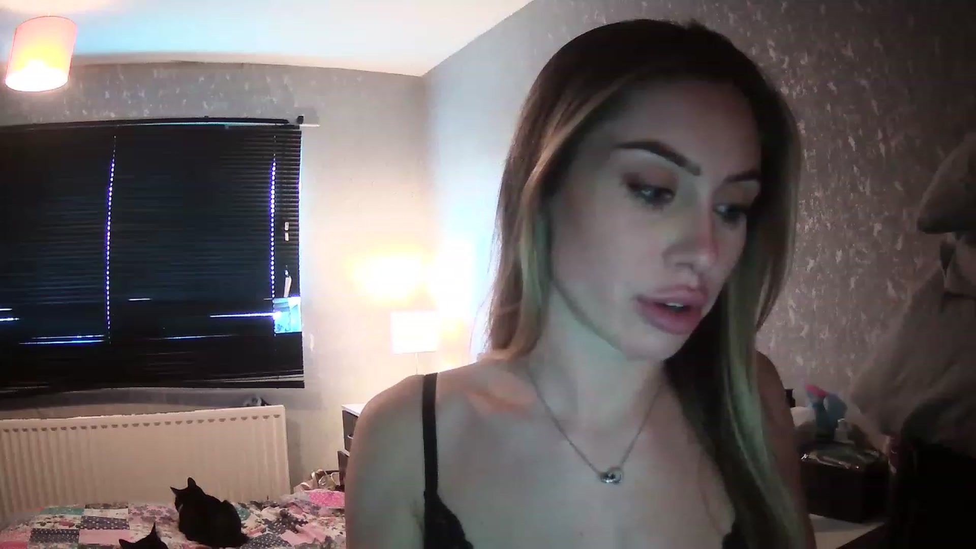Gallery image thumbnail from English_Babe1's myfreecams stream on, 03/10/2023, 12:30 image 11 of 20