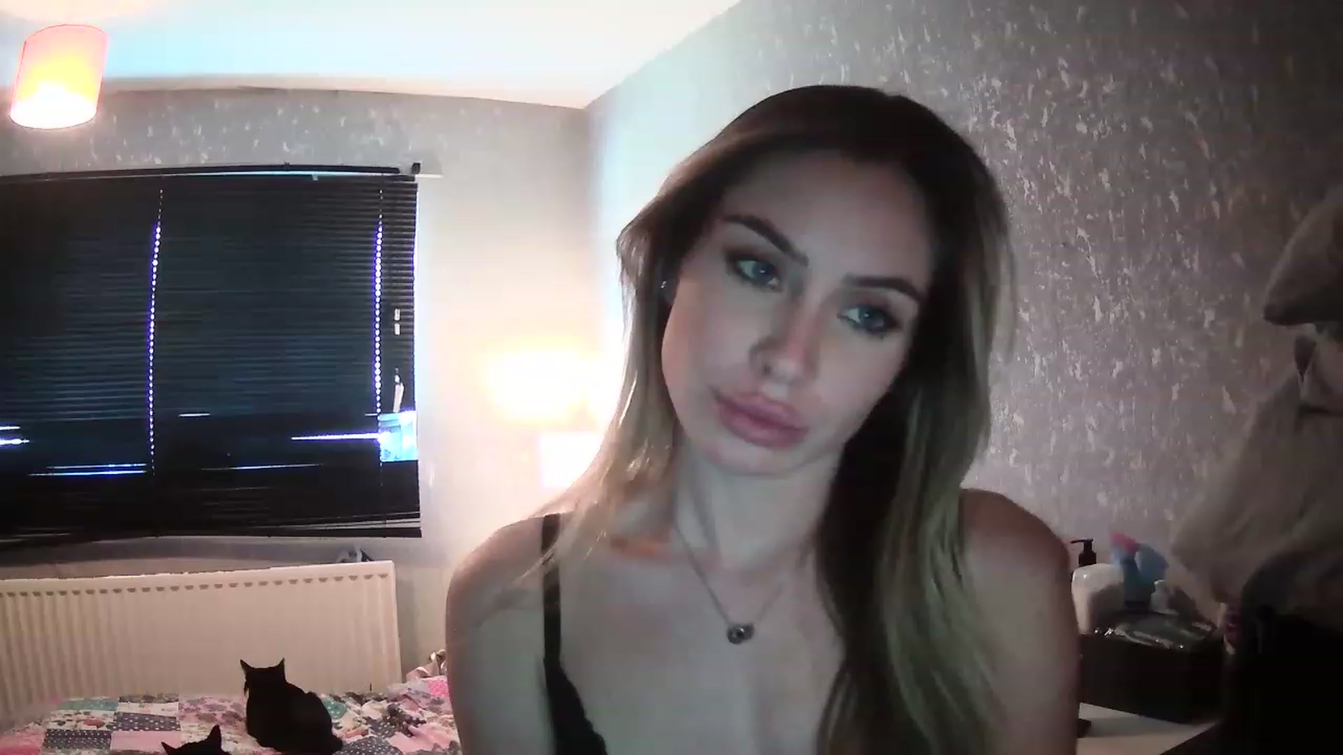 Gallery image thumbnail from English_Babe1's myfreecams stream on, 03/10/2023, 12:30 image 1 of 20