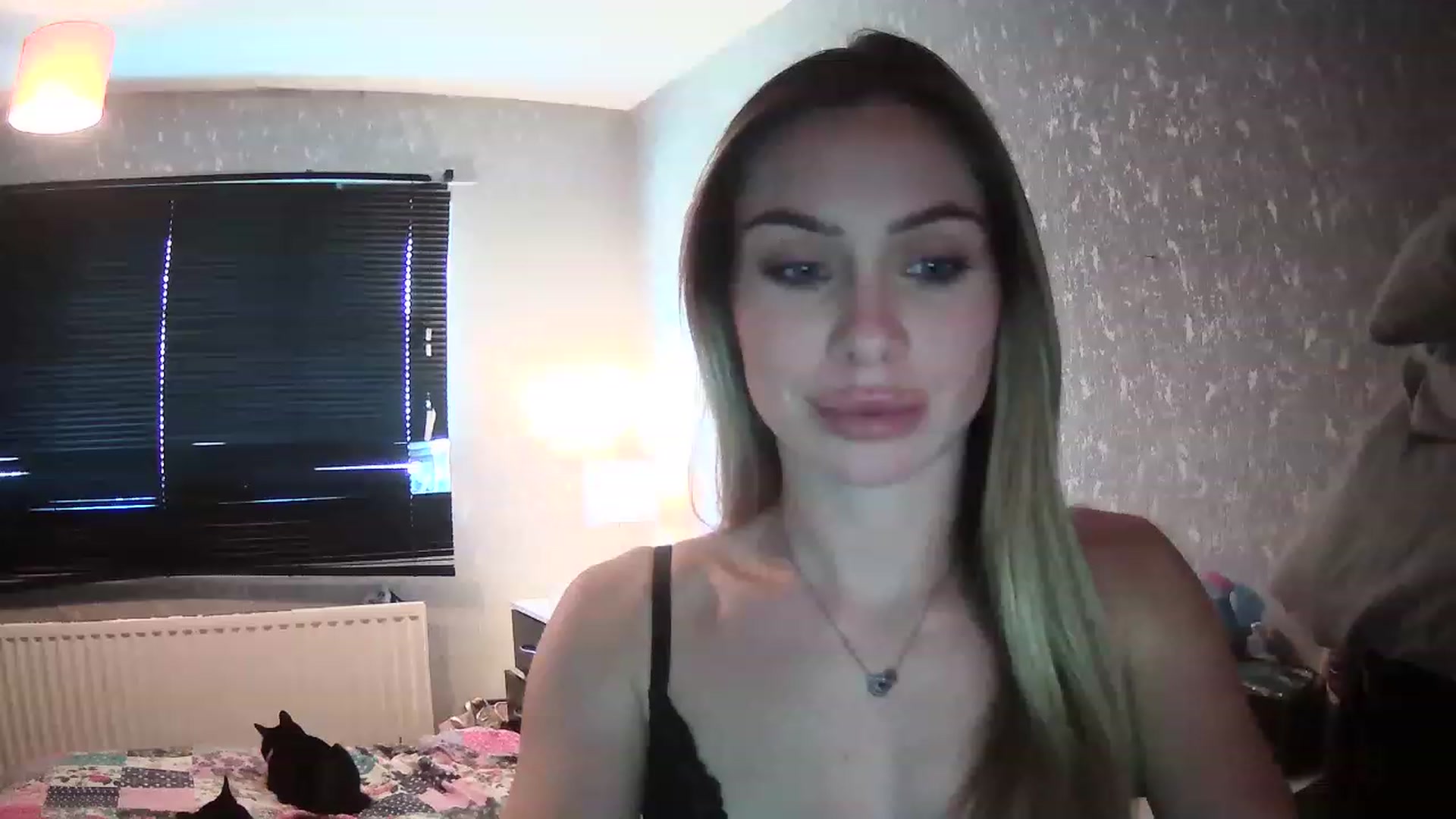 Gallery image thumbnail from English_Babe1's myfreecams stream on, 03/10/2023, 12:30 image 14 of 20