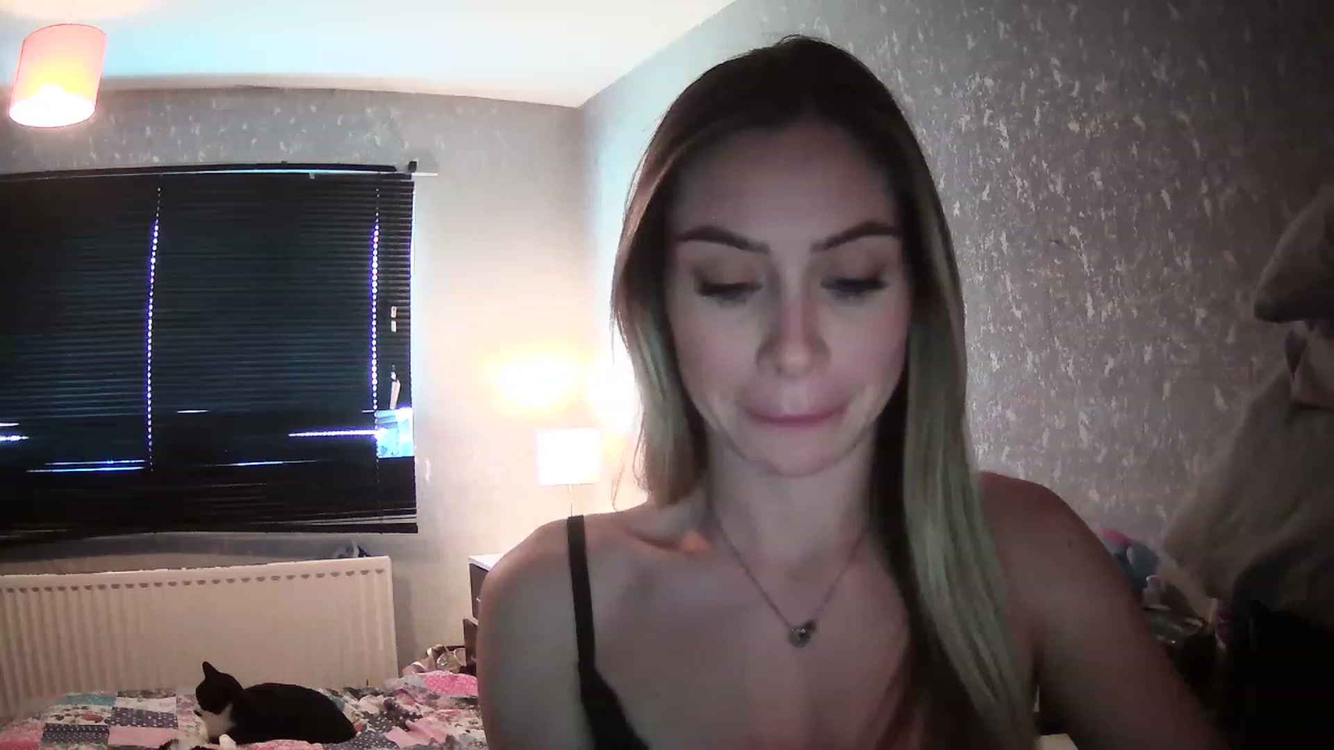 Gallery image thumbnail from English_Babe1's myfreecams stream on, 03/10/2023, 12:30 image 17 of 20
