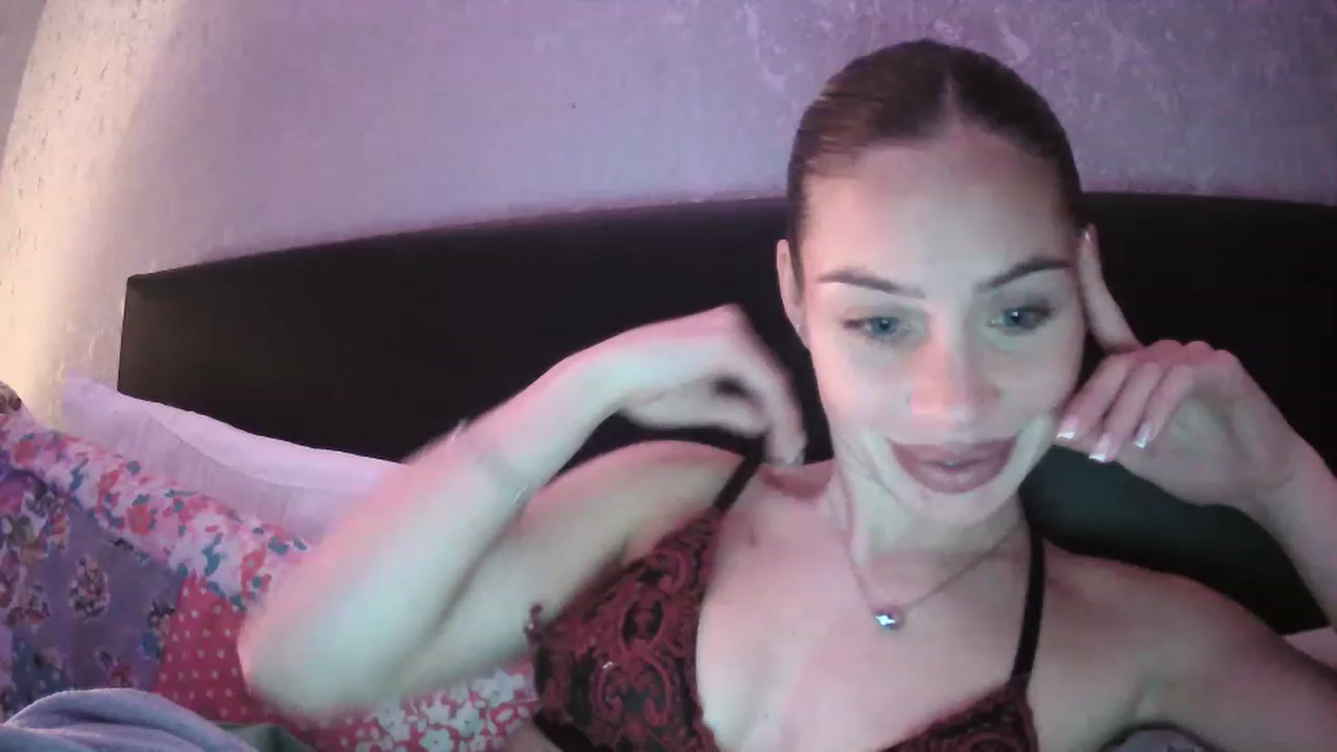 Gallery image thumbnail from English_Babe1's myfreecams stream on, 03/11/2023, 18:50 image 16 of 20
