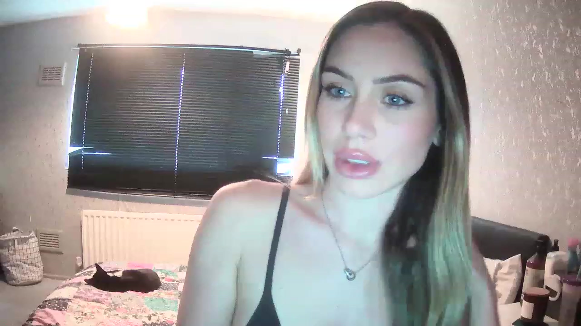 Gallery image thumbnail from English_Babe1's myfreecams stream on, 03/12/2023, 14:32 image 19 of 20