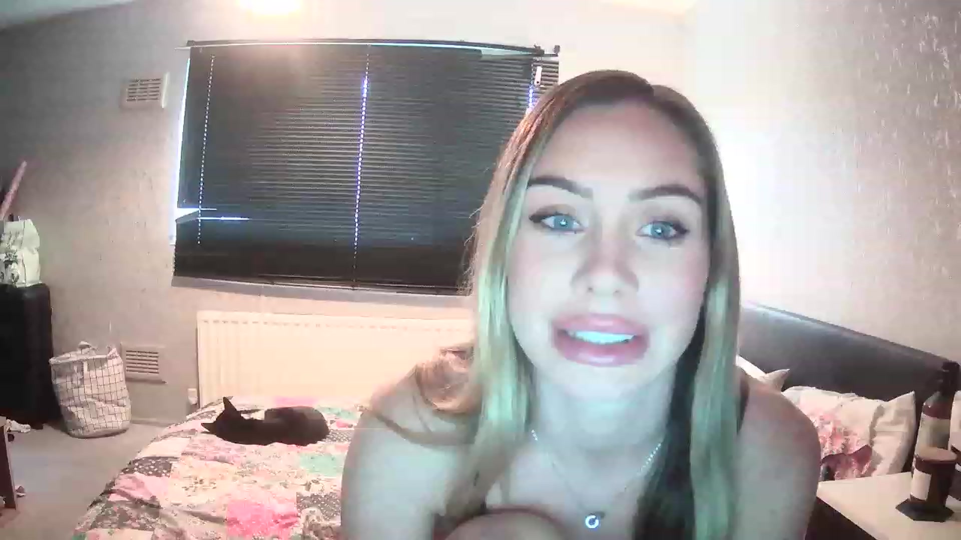 Gallery image thumbnail from English_Babe1's myfreecams stream on, 03/12/2023, 14:32 image 17 of 20