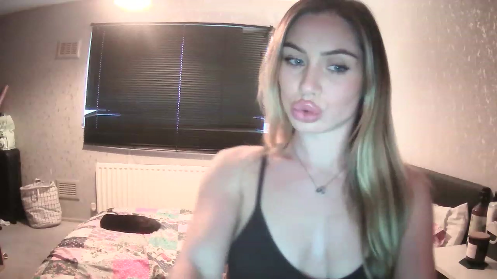 Gallery image thumbnail from English_Babe1's myfreecams stream on, 03/12/2023, 15:38 image 11 of 20