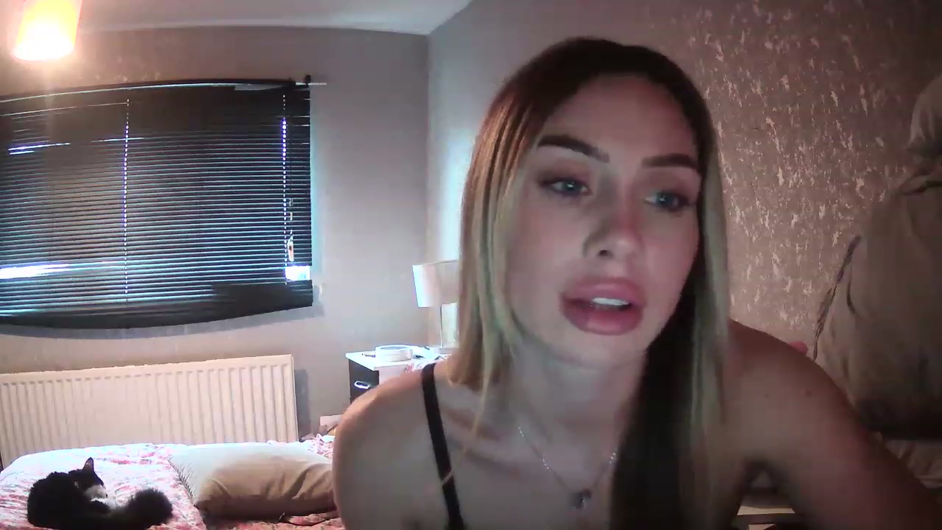 Gallery image thumbnail from English_Babe1's myfreecams stream on, 03/16/2023, 13:14 image 12 of 20