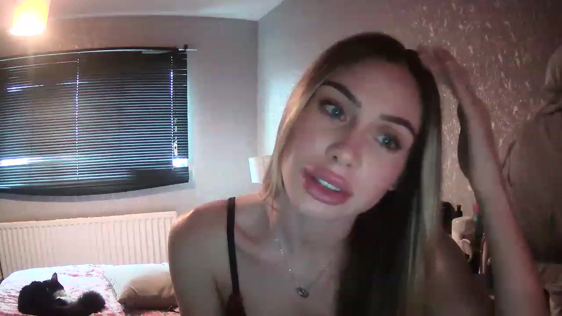 Gallery image thumbnail from English_Babe1's myfreecams stream on, 03/16/2023, 13:14 image 11 of 20